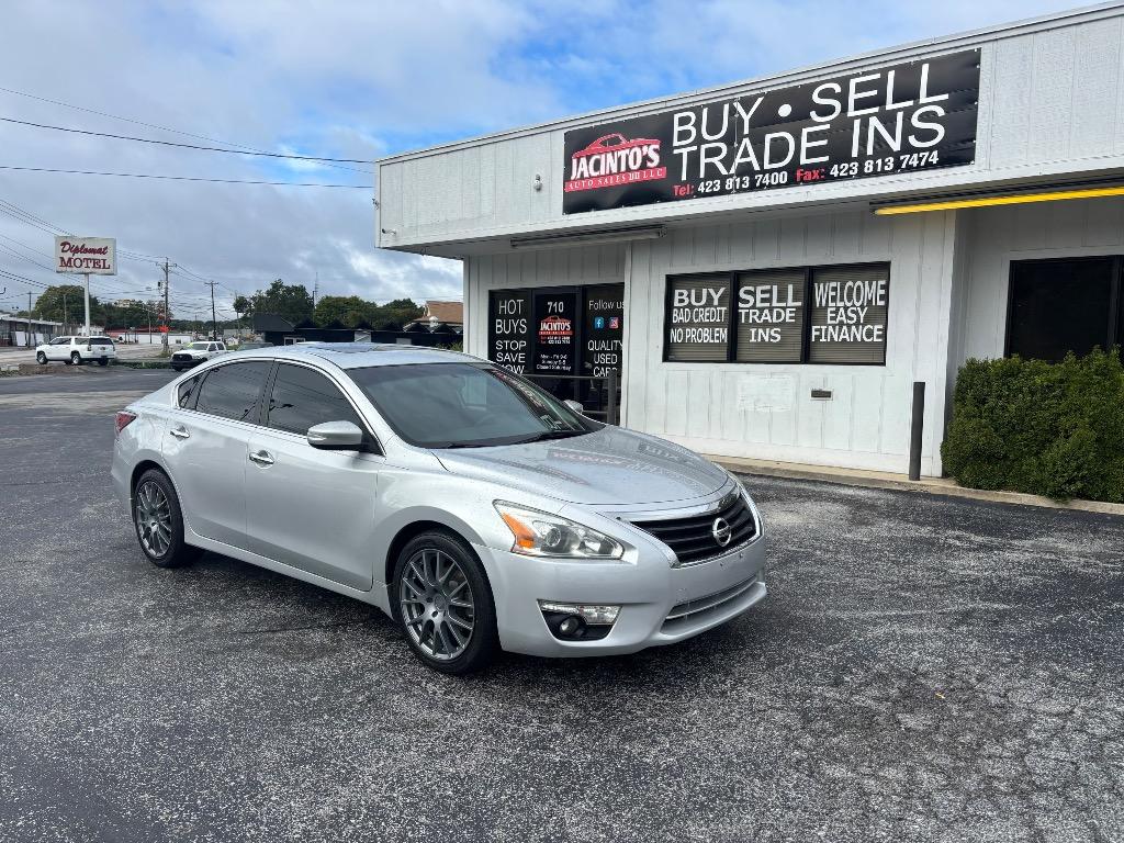 2015 Nissan Altima - $9,995