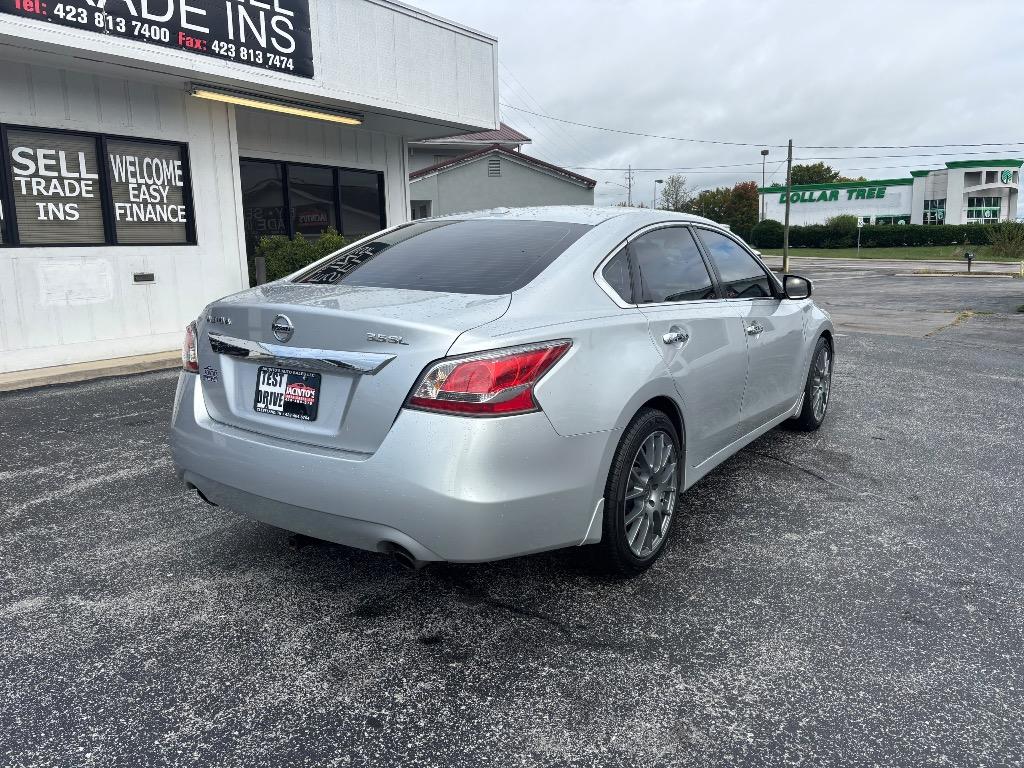 2015 Nissan Altima - $9,995