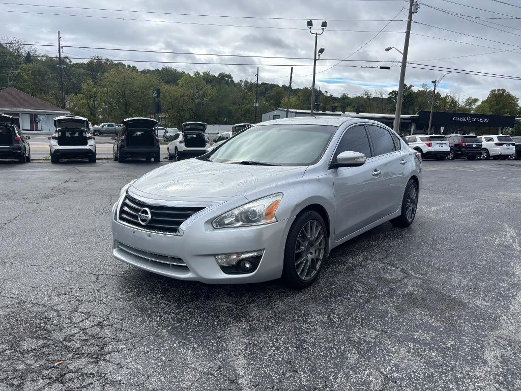 2015 Nissan Altima - $9,995
