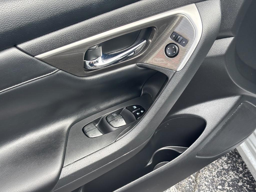 2015 Nissan Altima - $9,995