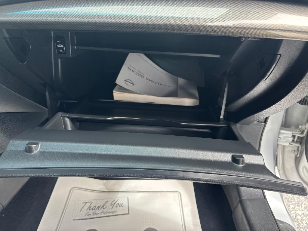 2015 Nissan Altima - $9,995