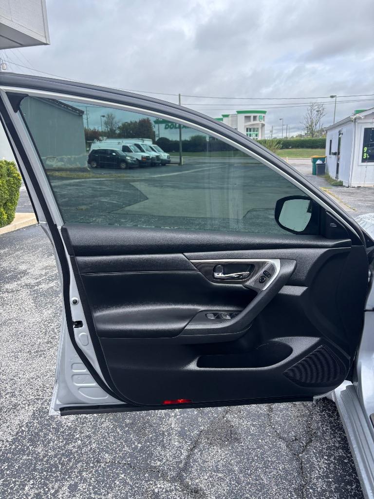 2015 Nissan Altima - $9,995