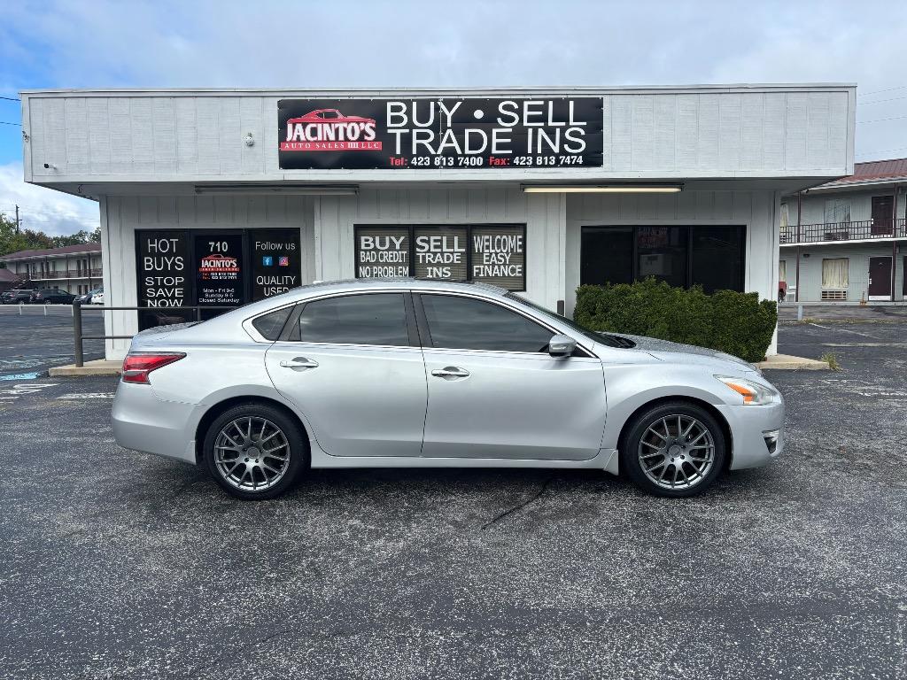 2015 Nissan Altima - $9,995