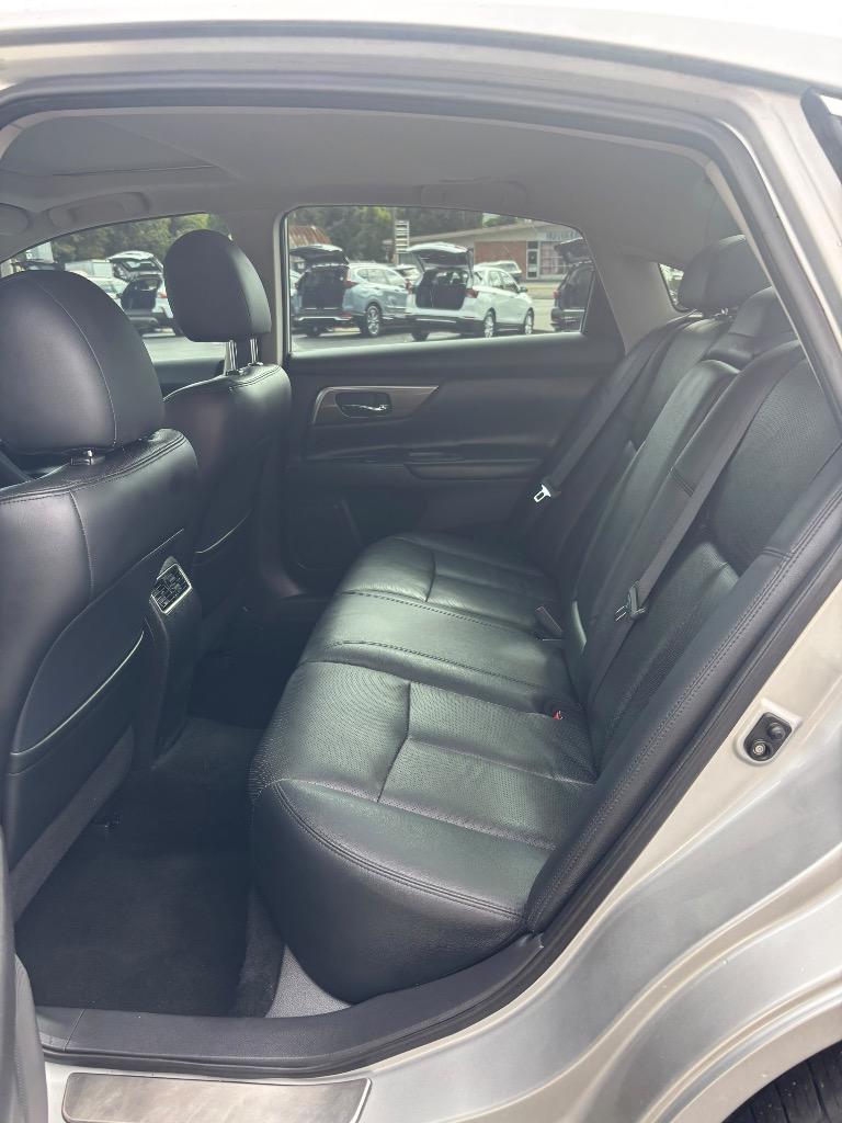 2015 Nissan Altima - $9,995