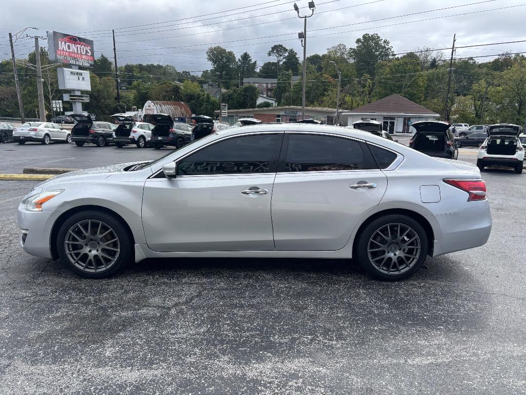 2015 Nissan Altima - $9,995