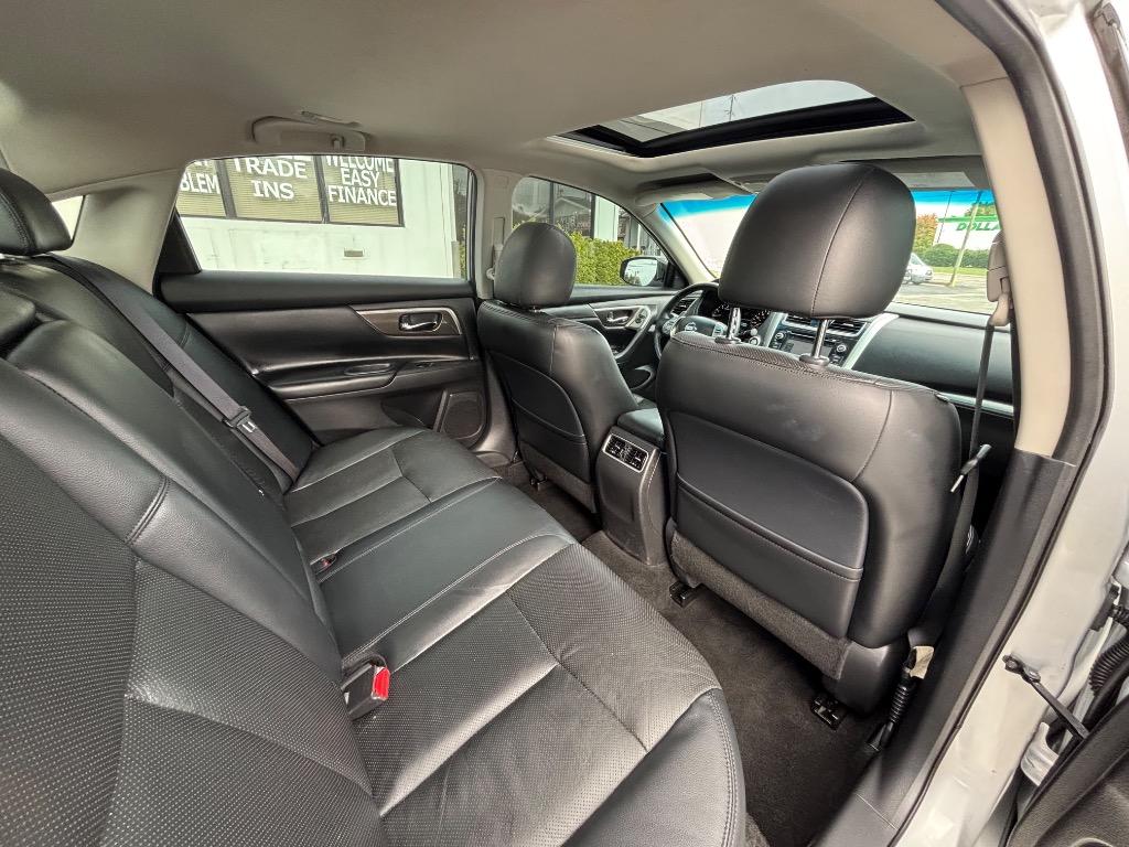 2015 Nissan Altima - $9,995
