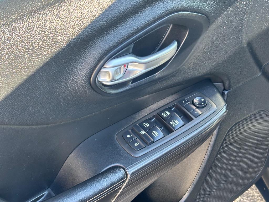 2016 Jeep Cherokee - $11,995