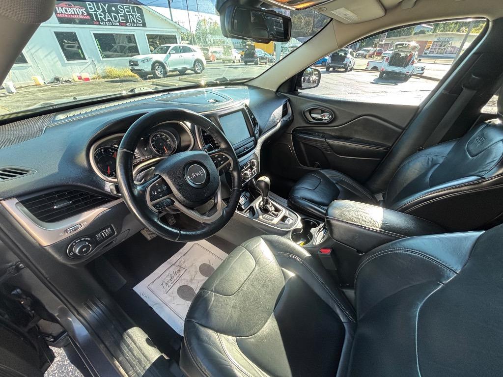 2016 Jeep Cherokee - $11,995