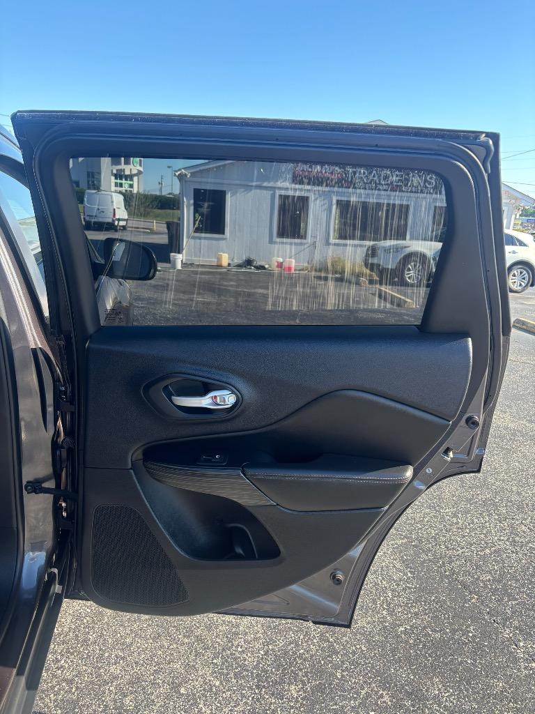 2016 Jeep Cherokee - $11,995