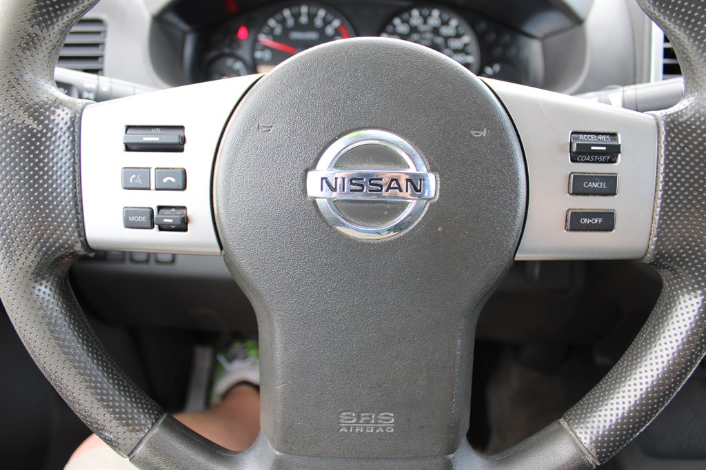 2014 Nissan Frontier SV V6 photo