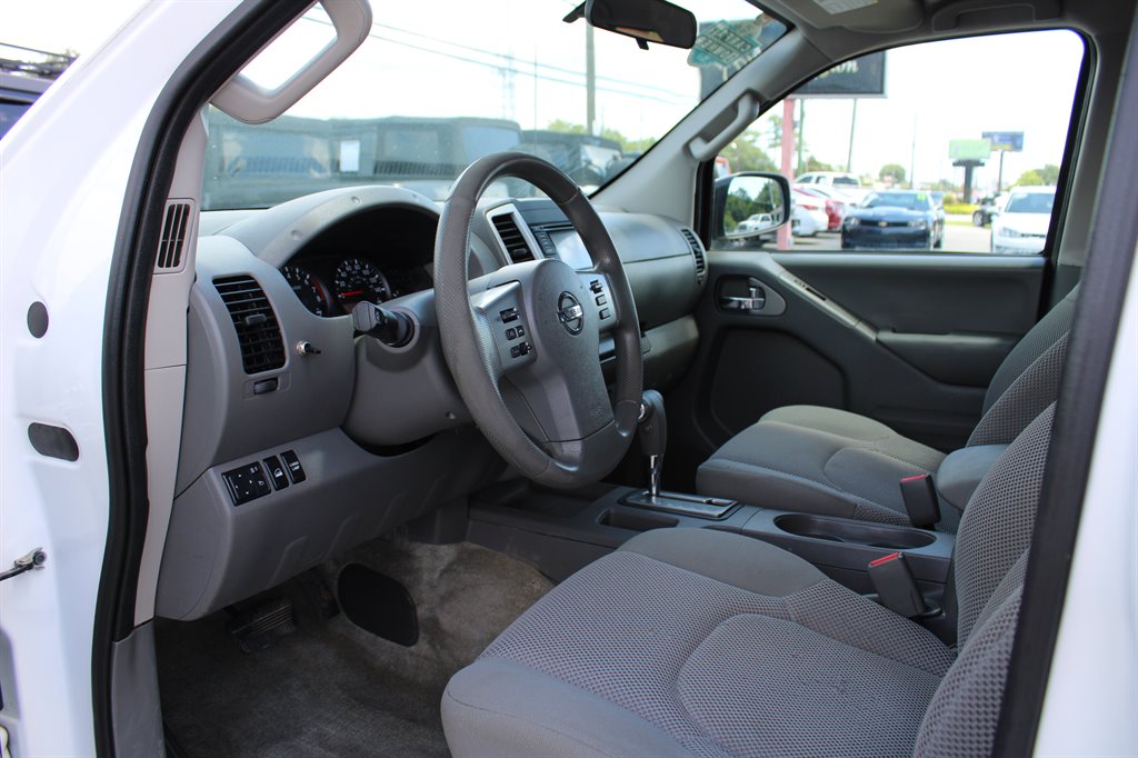 2017 Nissan Frontier SV photo