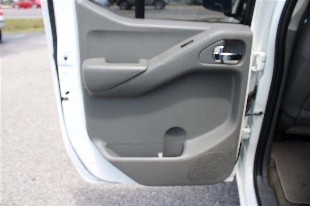2017 Nissan Frontier SV photo
