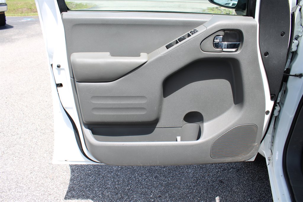 2017 Nissan Frontier SV photo