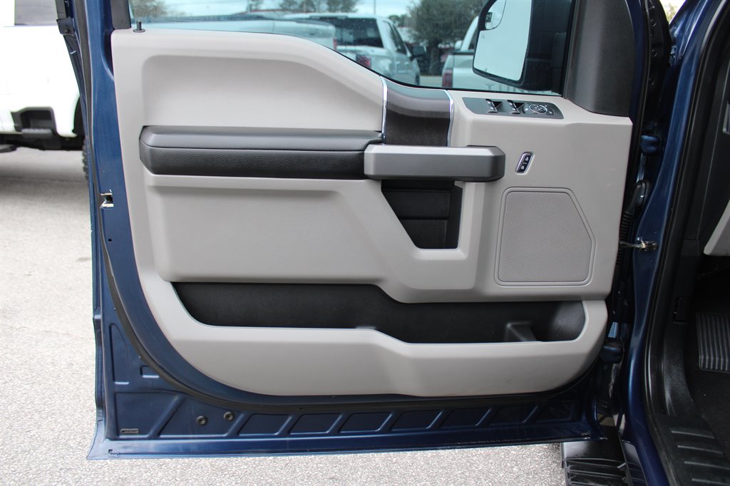 2019 Ford F150 XLT photo