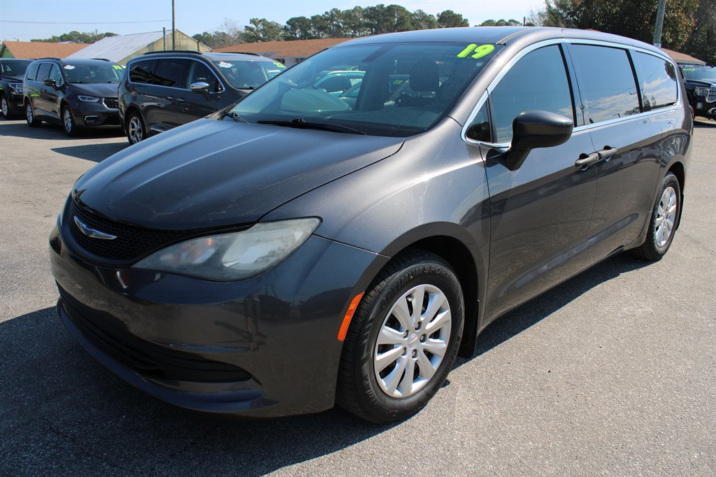 2019 Chrysler Pacifica L photo