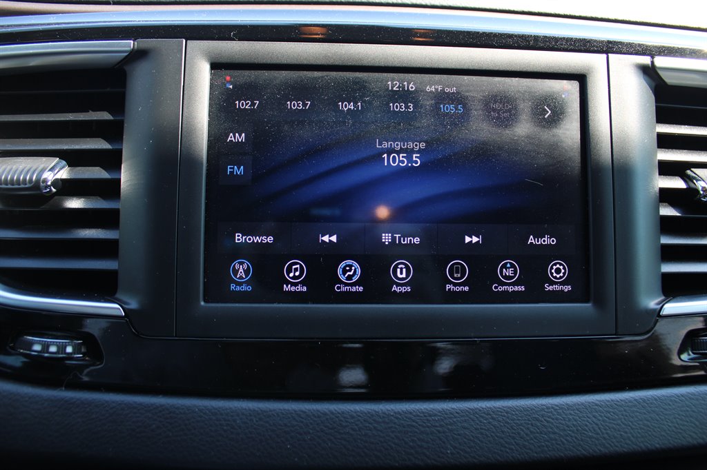 2019 Chrysler Pacifica L photo