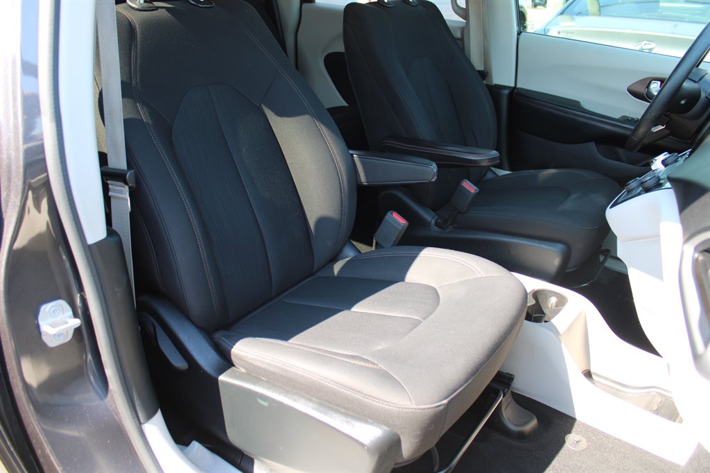 2019 Chrysler Pacifica L photo