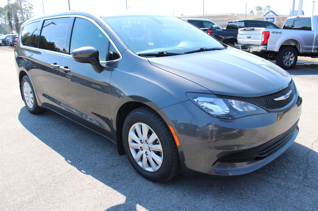 2019 Chrysler Pacifica L photo