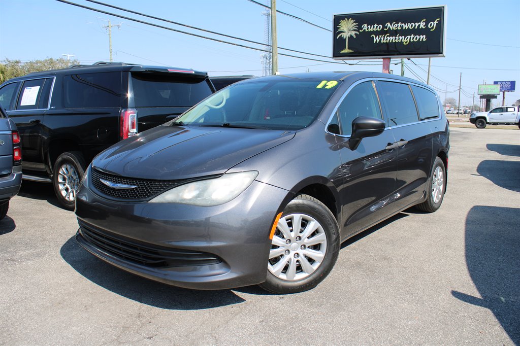 2019 Chrysler Pacifica L photo