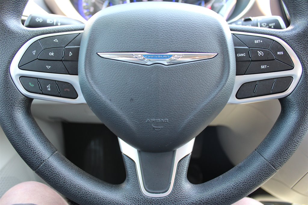 2019 Chrysler Pacifica L photo