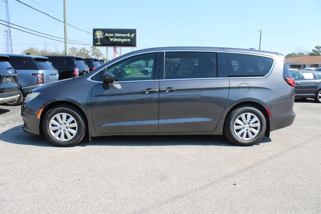 2019 Chrysler Pacifica L photo