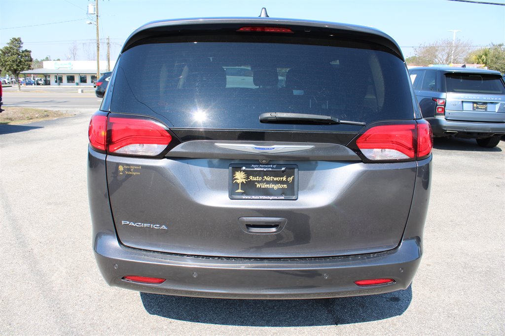 2019 Chrysler Pacifica L photo