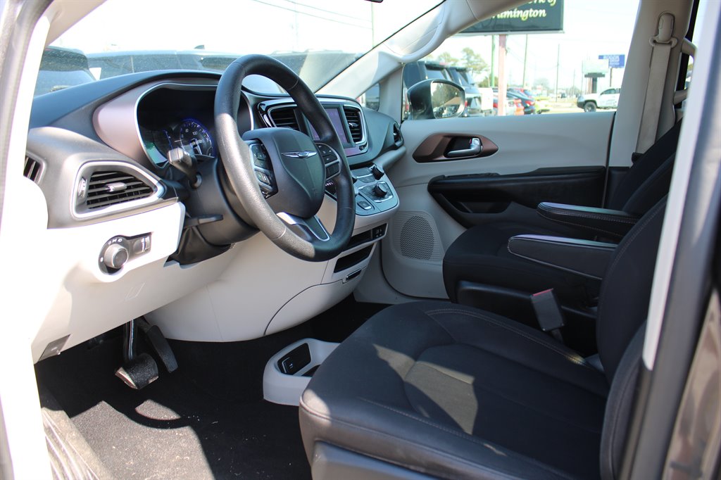 2019 Chrysler Pacifica L photo