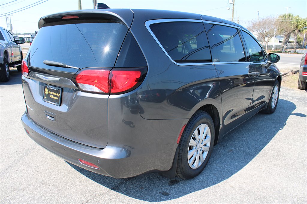 2019 Chrysler Pacifica L photo