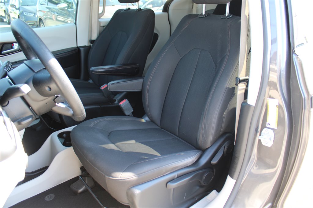 2019 Chrysler Pacifica L photo