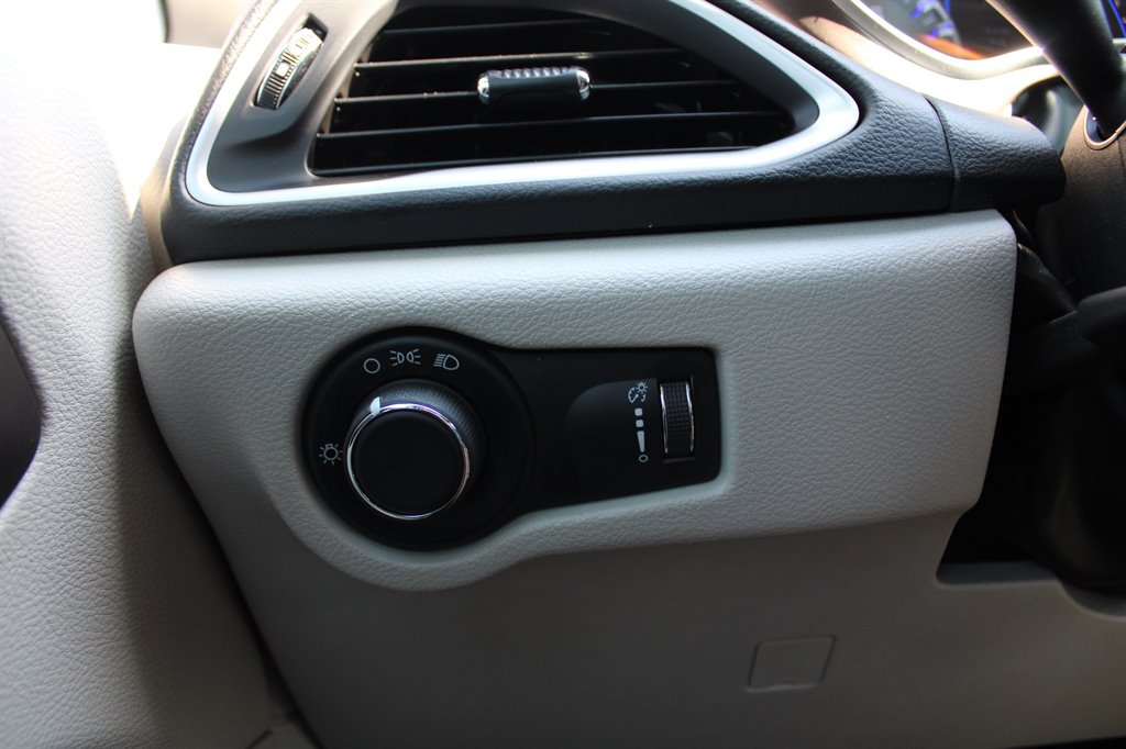 2019 Chrysler Pacifica L photo