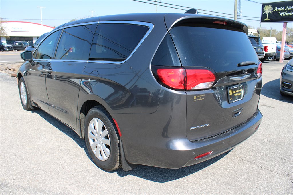 2019 Chrysler Pacifica L photo