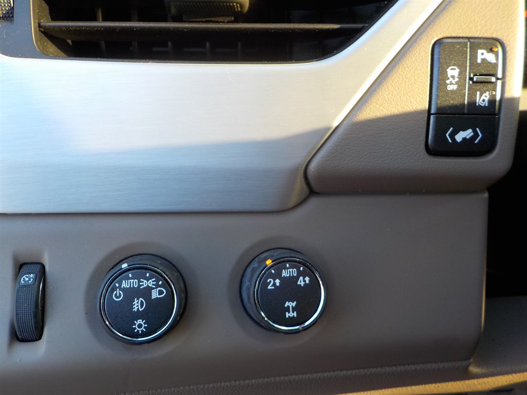 2015 GMC Yukon XL SLT 1500 photo