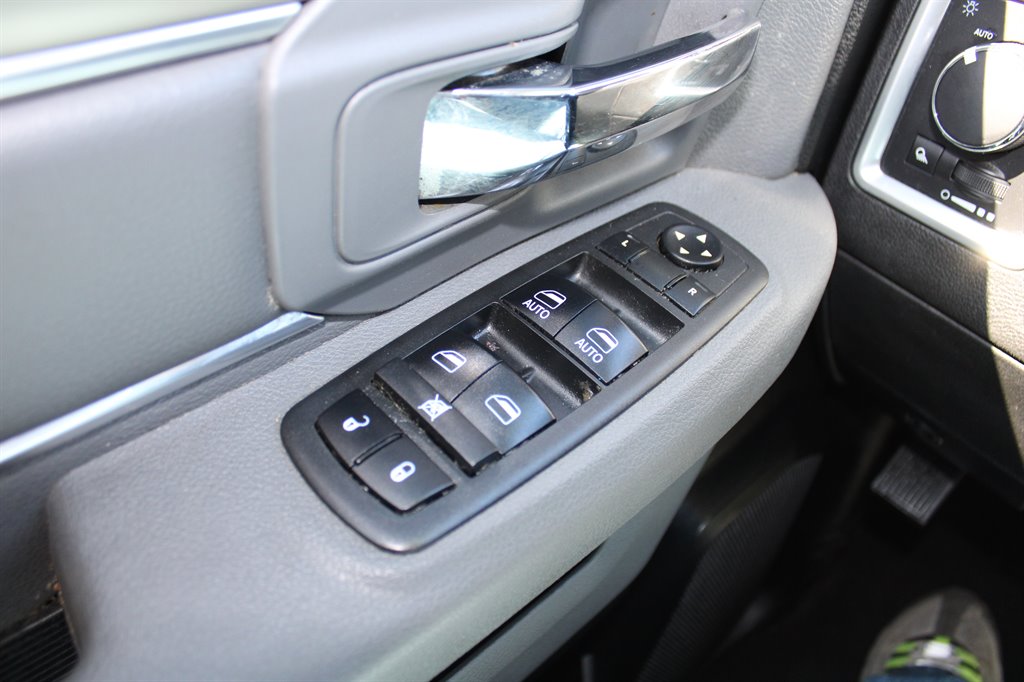 2018 RAM 1500 SLT photo