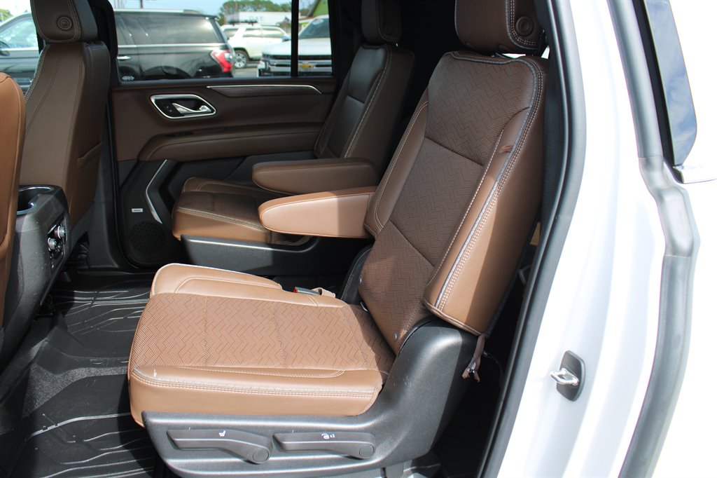 2021 Chevrolet Suburban 1500 High Country photo