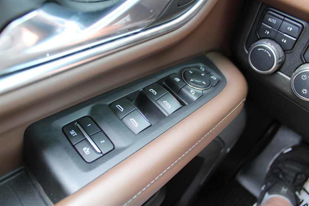 2021 Chevrolet Suburban 1500 High Country photo