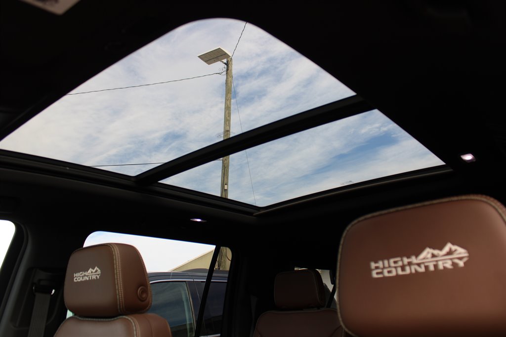 2021 Chevrolet Suburban 1500 High Country photo