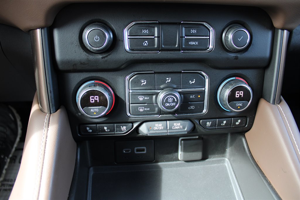 2021 Chevrolet Suburban 1500 High Country photo