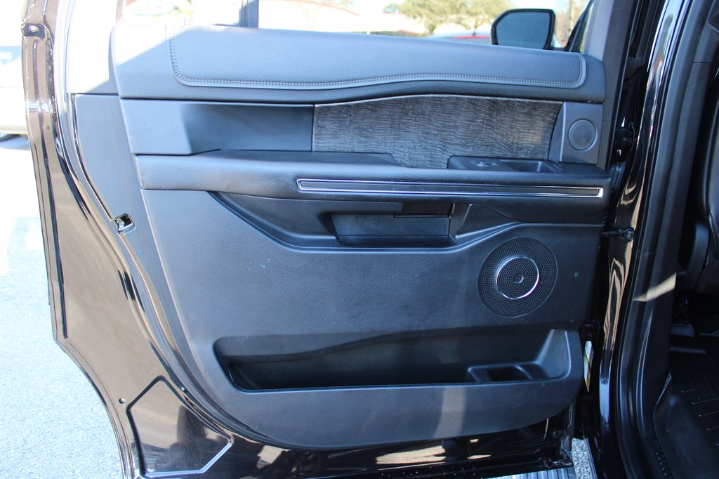 2019 Ford Expedition Max Limited photo