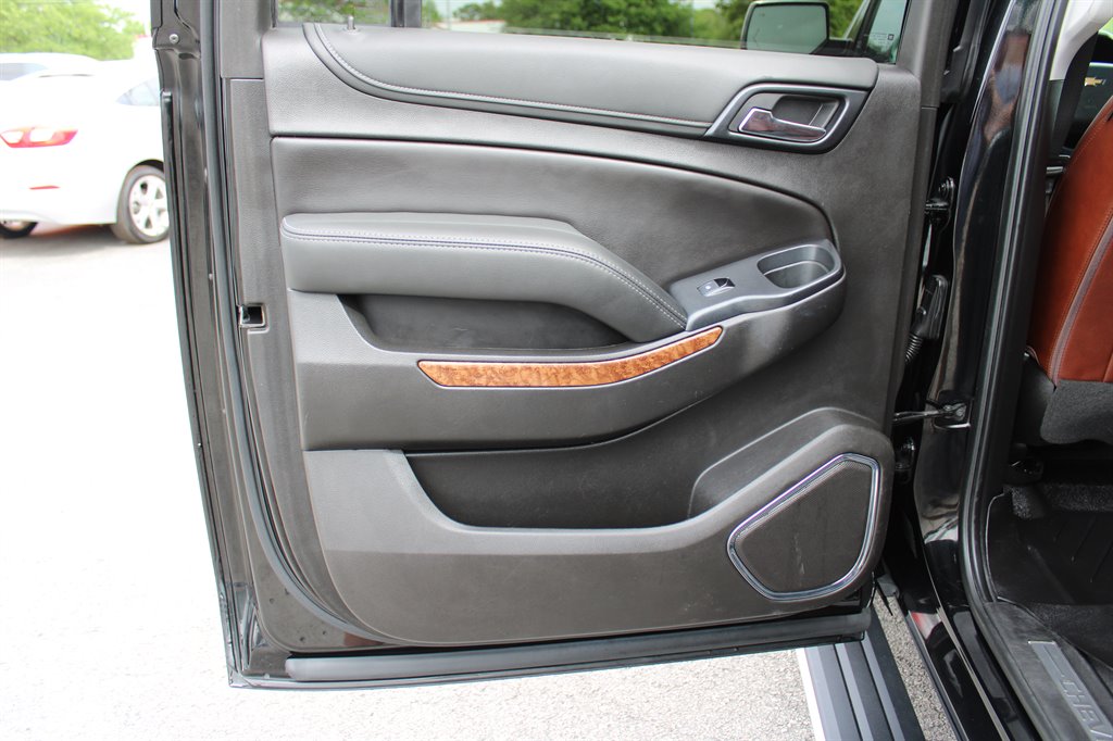 2019 Chevrolet Suburban 1500 Premier photo