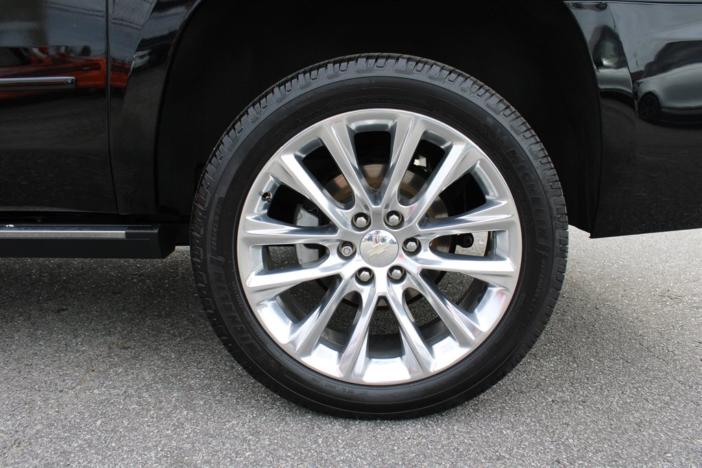 2019 Chevrolet Suburban 1500 Premier photo