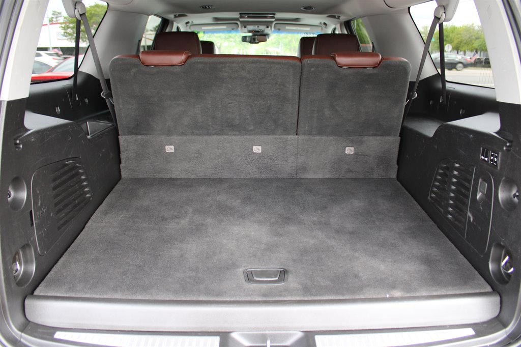 2019 Chevrolet Suburban 1500 Premier photo