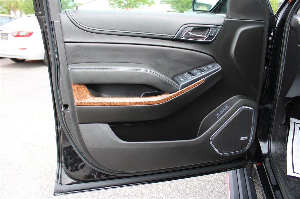 2019 Chevrolet Suburban 1500 Premier photo