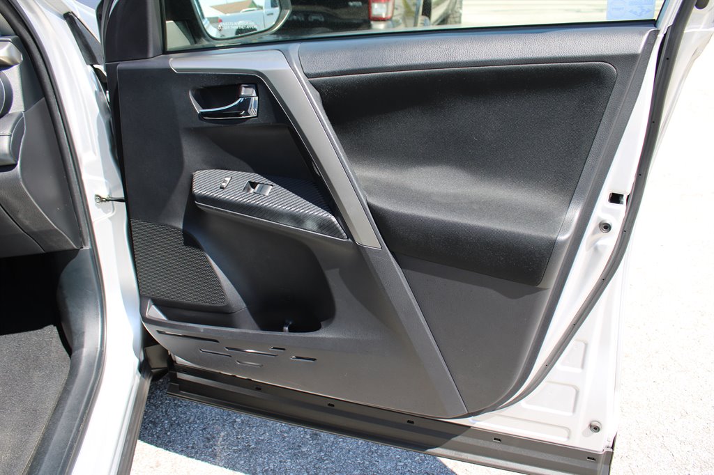 2014 Toyota RAV4 XLE photo
