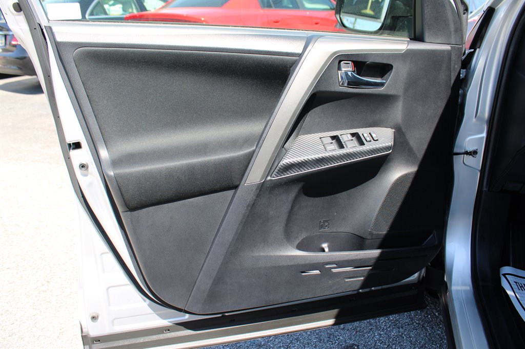 2014 Toyota RAV4 XLE photo