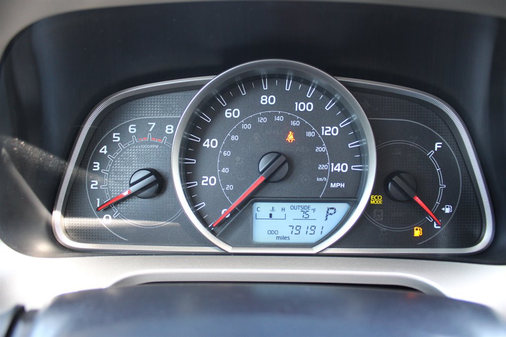 2014 Toyota RAV4 XLE photo