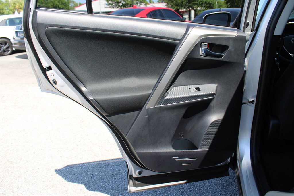 2014 Toyota RAV4 XLE photo