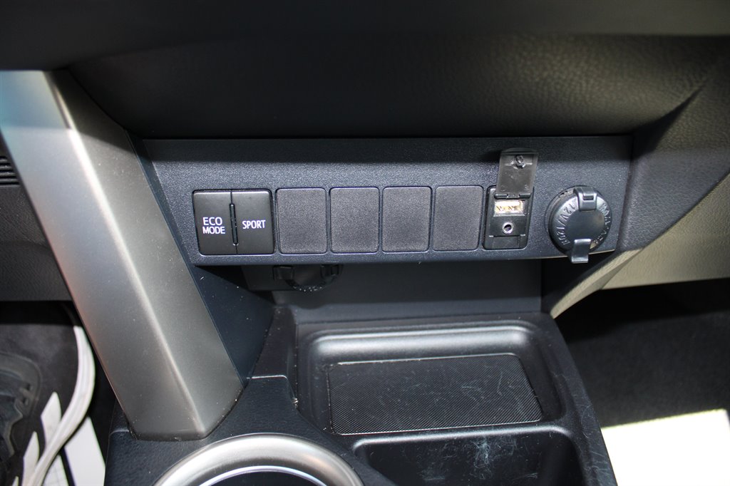2014 Toyota RAV4 XLE photo