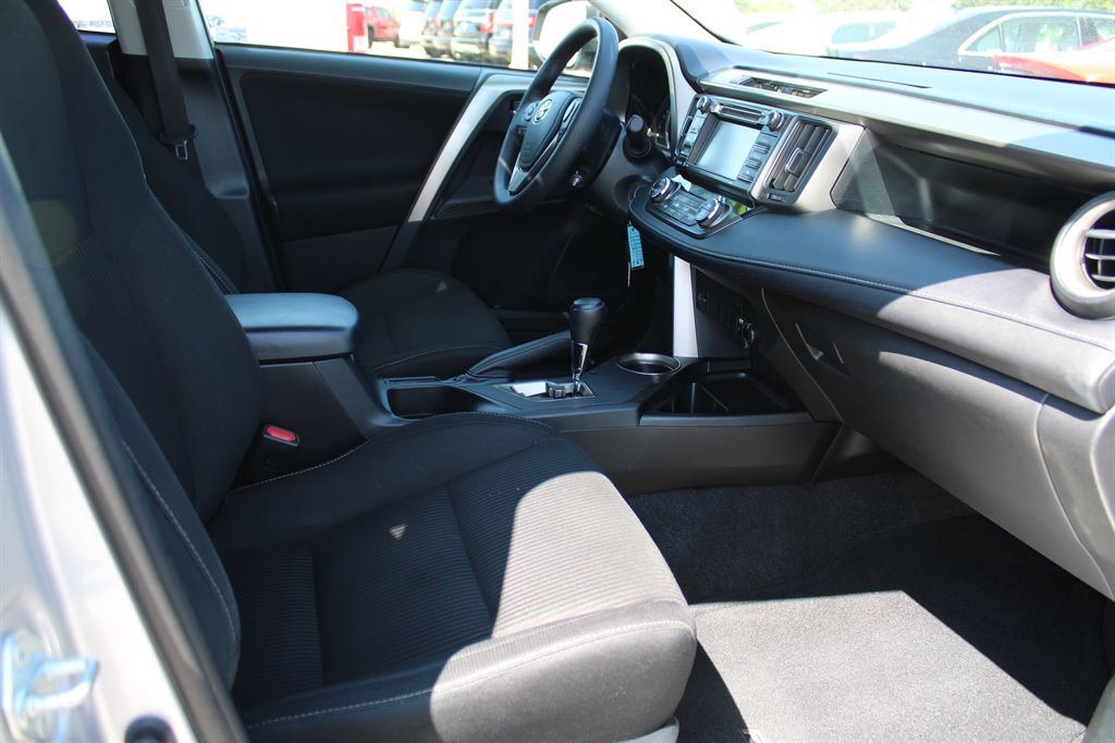 2014 Toyota RAV4 XLE photo