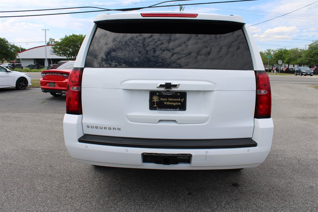 2017 Chevrolet Suburban 1500 LT photo
