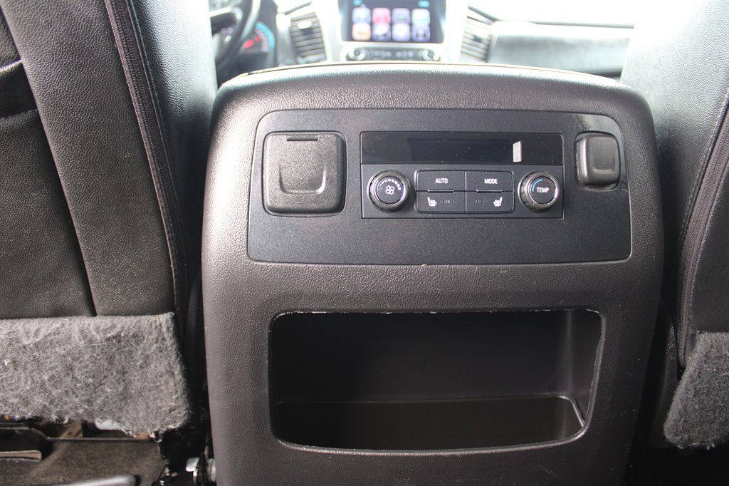 2017 Chevrolet Suburban 1500 LT photo